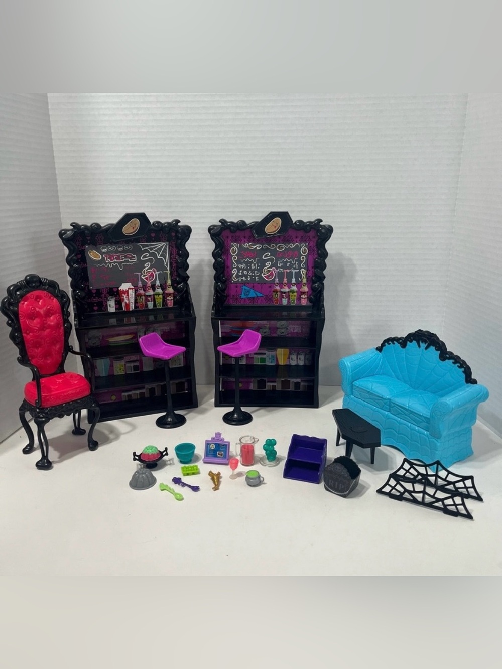 MONSTER HIGH Doll Coffin Bean playset lot toys
